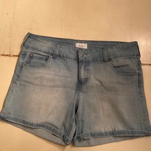 Celebrity Pink Jean Shorts! Size 13.